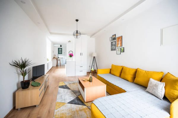 Old Town Studio with Parking Garage