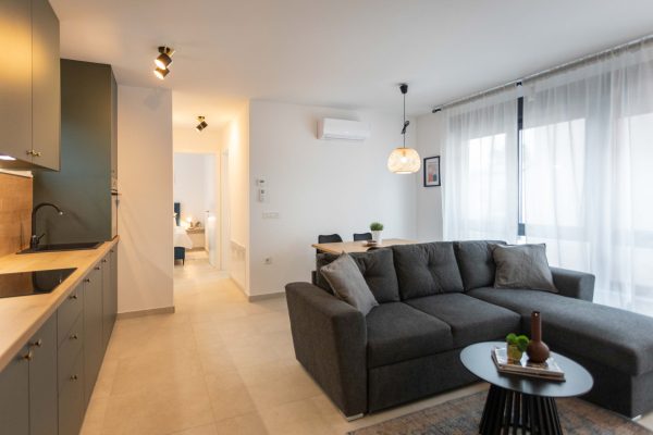 Tresnjevka - Modern 2BDR Residence with Free Parking