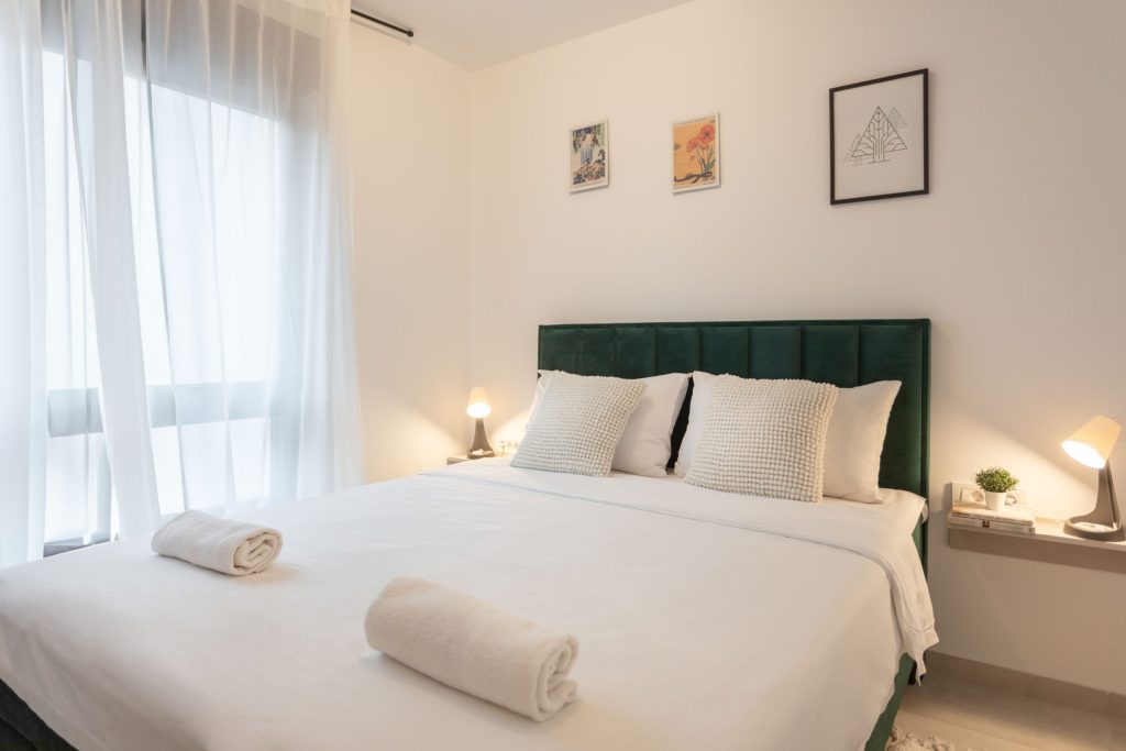 Tresnjevka - Modern 2 BDR City Residence with Free Parking
