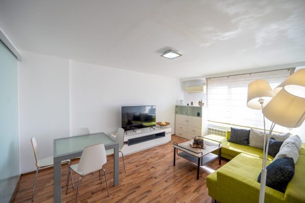 Bright 1BDR with Balcony