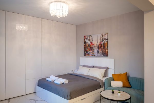 Luxury Studio in Top Center